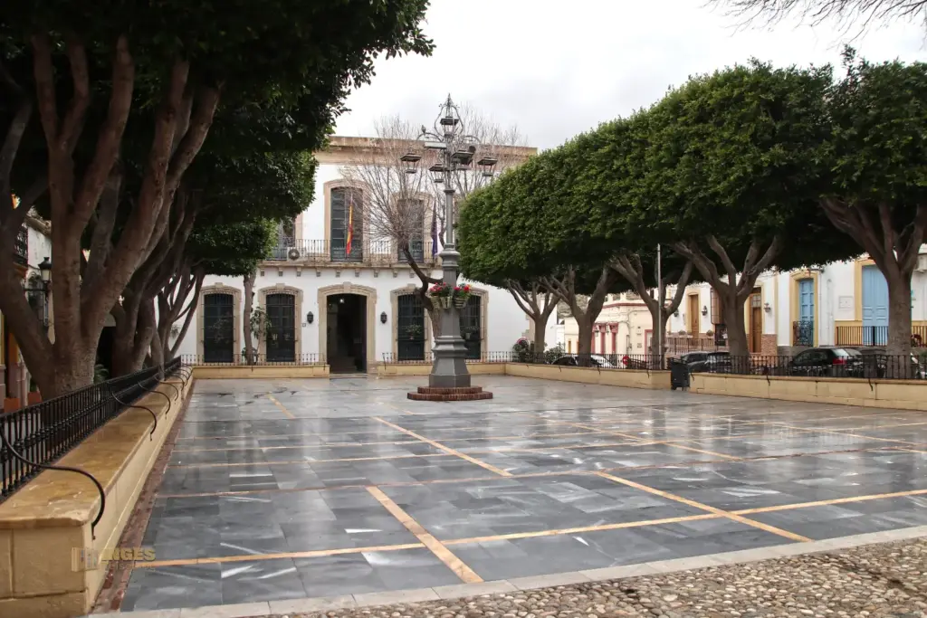plaza de la glorieta und rathaus in nijar 4750