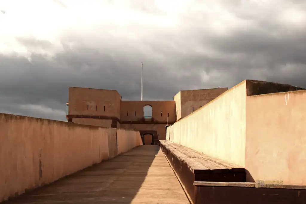 verbindungsweg im castillo de san juan de las aguilas_3445