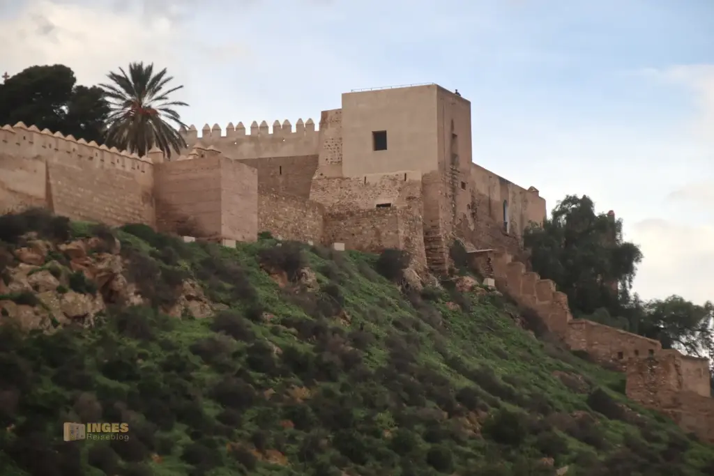 alcazaba von almeria von unten 5248