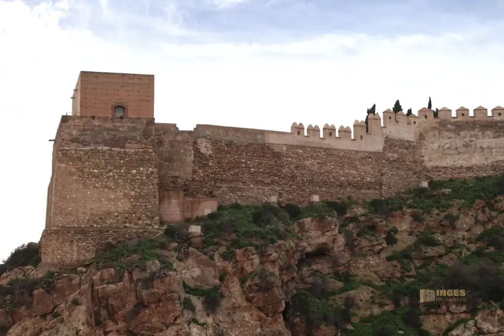 alcazaba von almeria von unten 5259