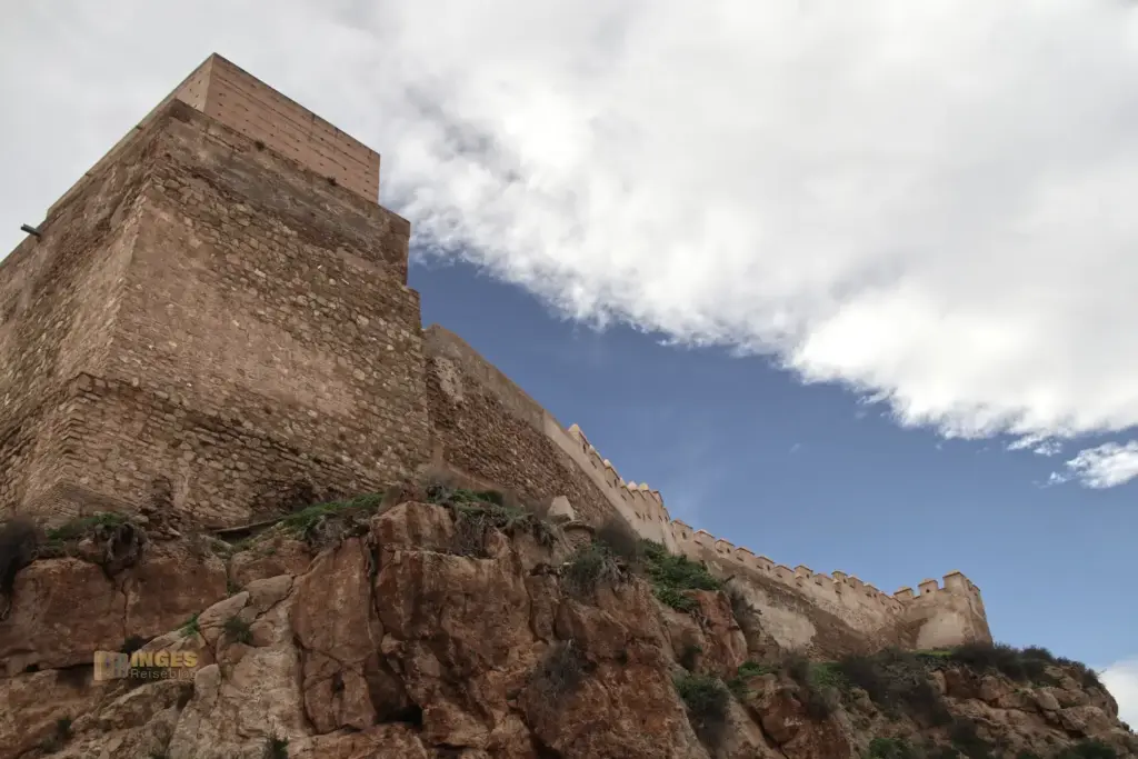 alcazaba von almeria von unten 5305