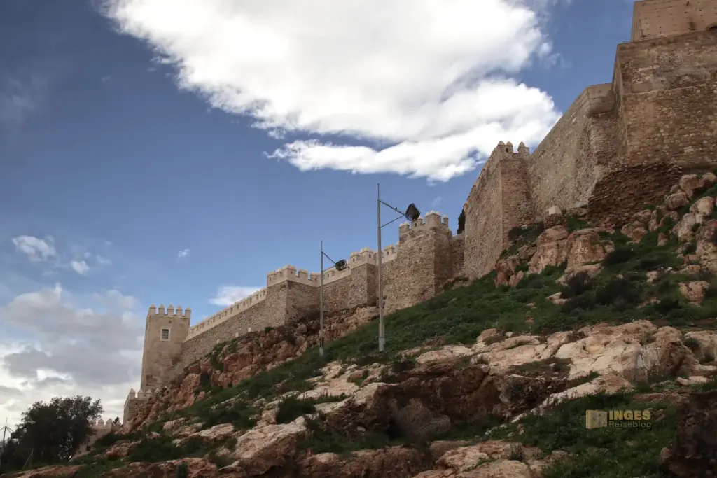 alcazaba von almeria von unten 5307