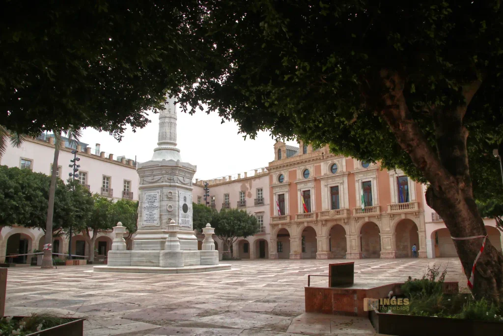 Ein Tag in Almería 56 denkmal fuer die maertyrer der freiheit in almeria 6083