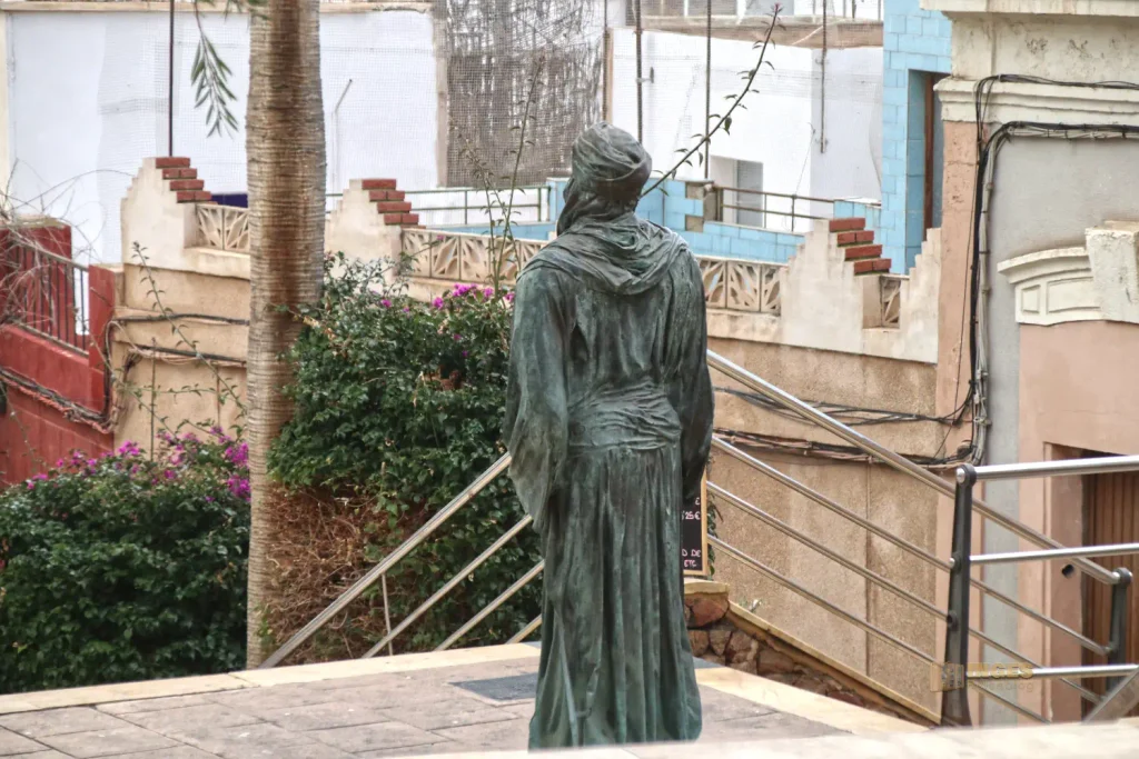 Ein Tag in Almería 16 denkmal rey jayran almeria 5310
