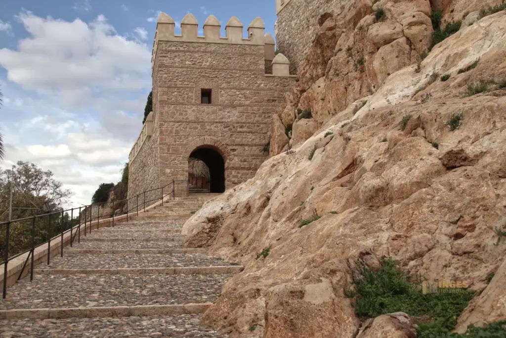 eingangstor zur alcazaba in almeria 5316