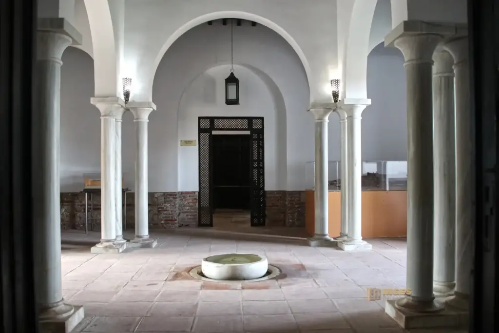 palastraeume in der alcazaba in almeria 5615