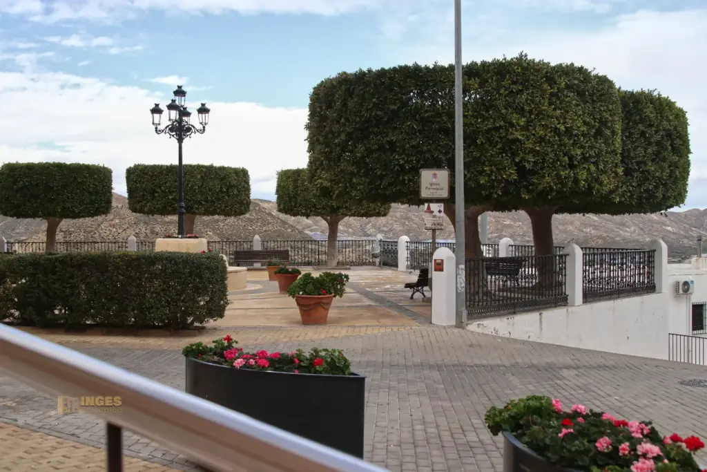 platz bei der kirche in lucainena de las torres 5122