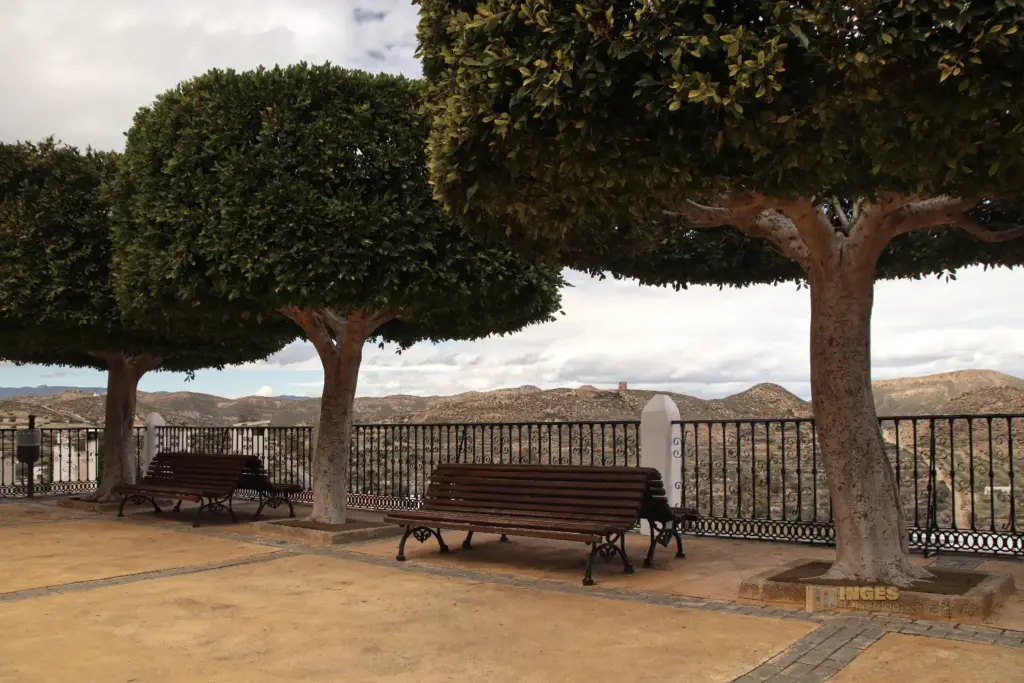 platz bei der kirche in lucainena de las torres 5140